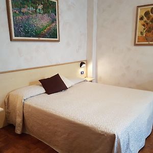 Standard Zimmer mit Kingsize-Bett im Nebengebäude